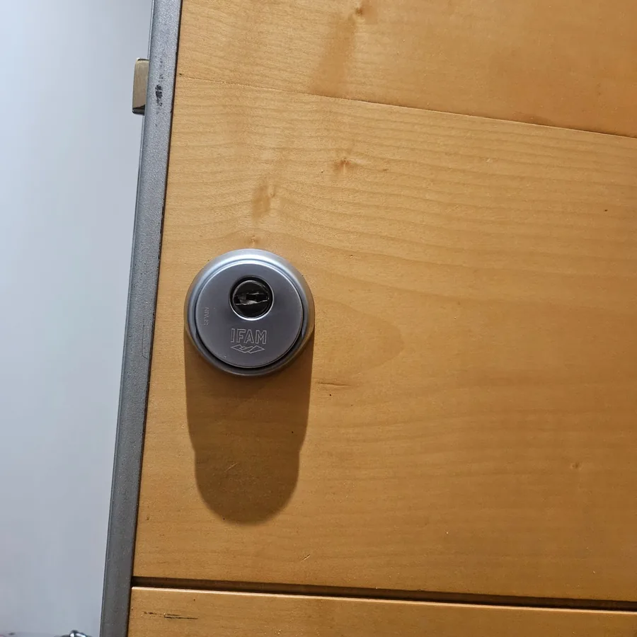 High-Security & Anti-Squatter